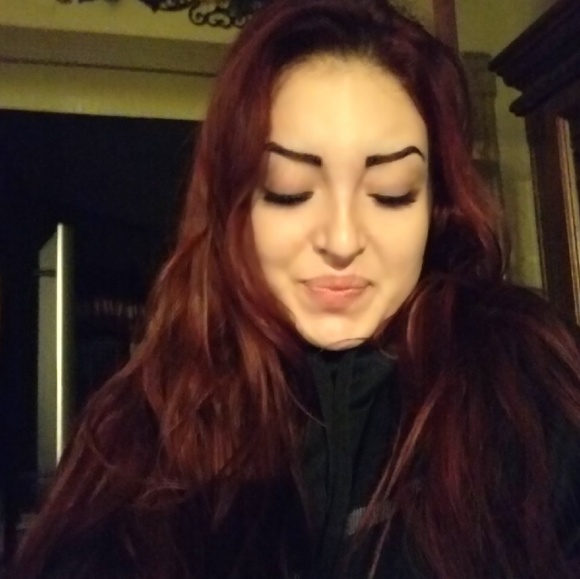 Meet your Posher, Natasha - Picture 2 of 8